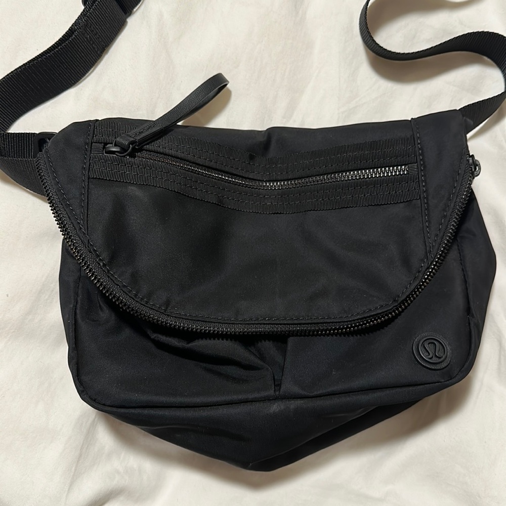 Lululemon purse